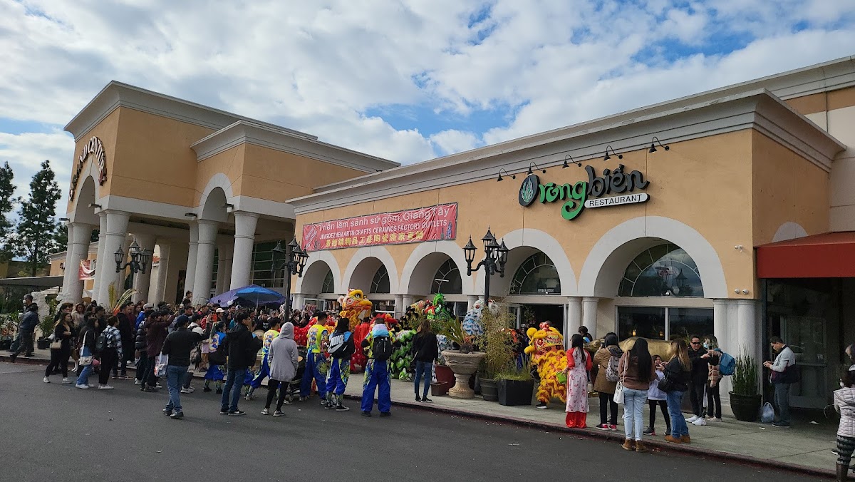 Rong Biển Restaurant